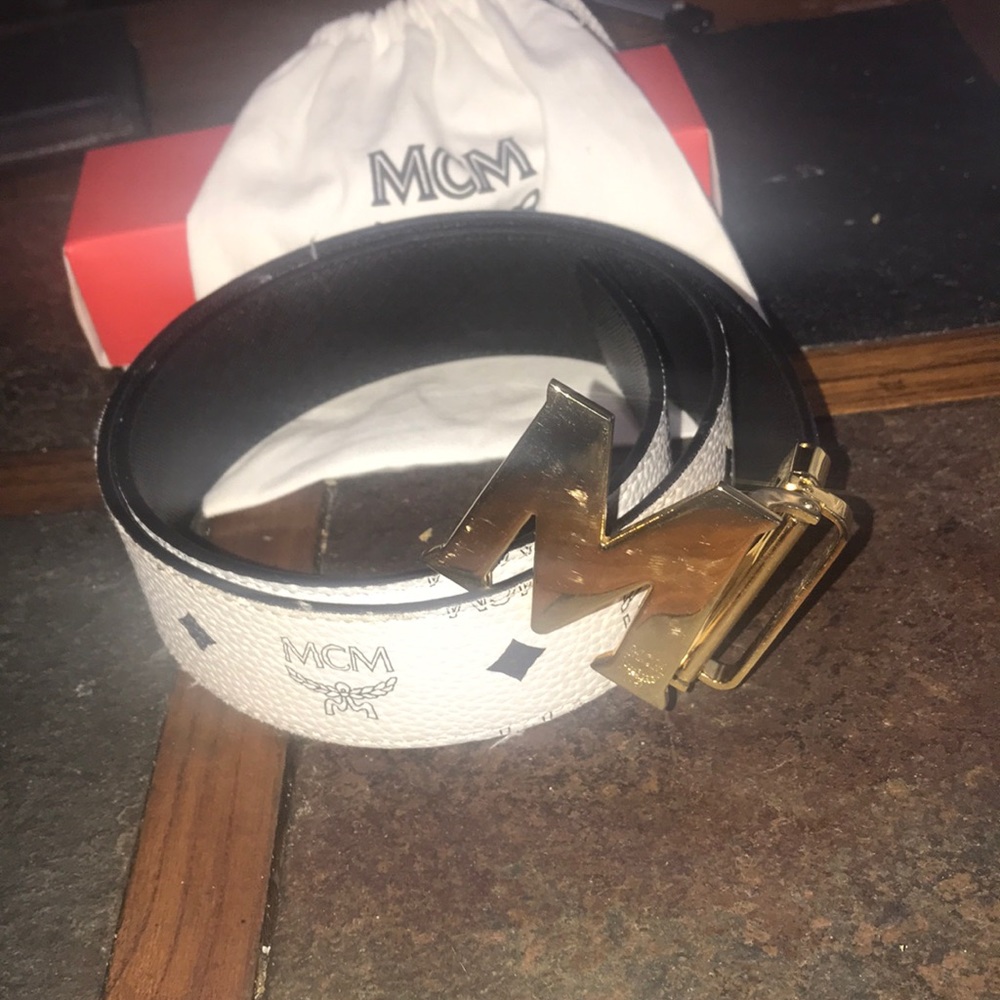 MCM white /black irreversible men’s belt.